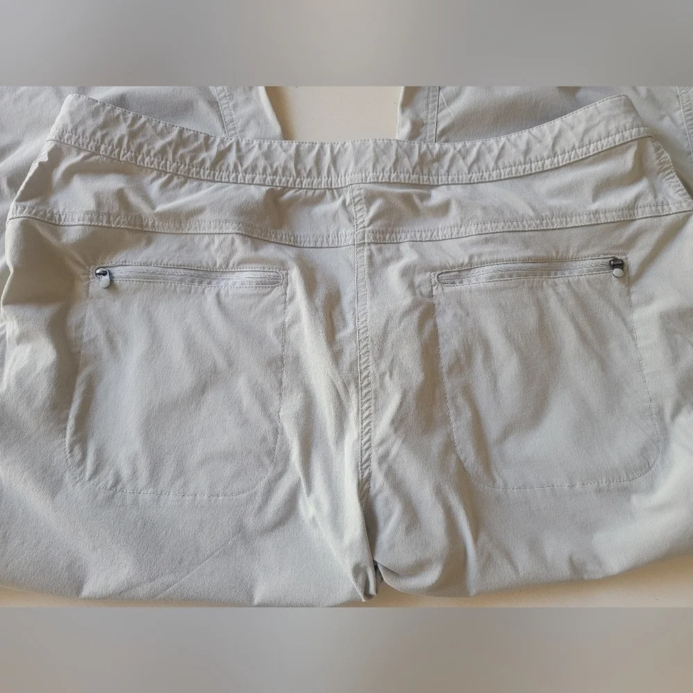 L.L.‎ BEAN KAKHI CAPRIS PANTS (sz 16)